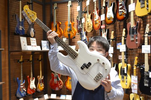 スタッフ写真 エレキベース エフェクター 髙田