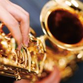 【音楽教室2026】楽器がなくても大丈夫！手ぶらで始める、憧れのサックスレッスン