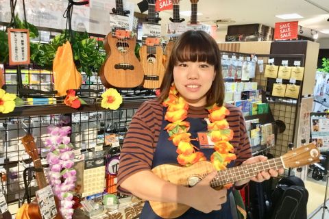 スタッフ写真 ウクレレ・電子ピアノ・キーボード 吉田