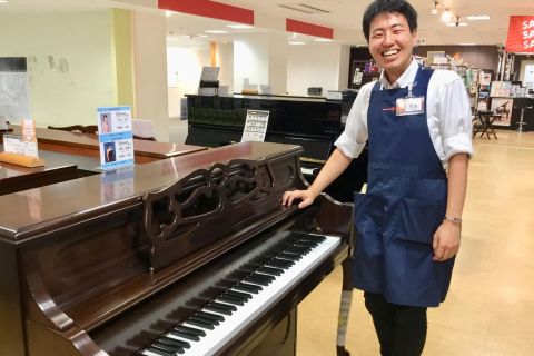 スタッフ写真 電子ピアノ、ピアノ、キーボード 間島