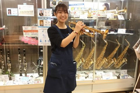 スタッフ写真 管楽器 岡本