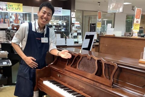 スタッフ写真 電子ピアノ、ピアノ、キーボード 間島
