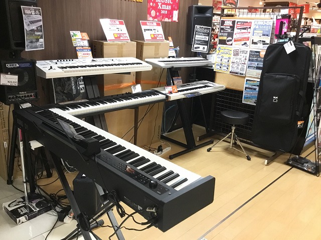 *初心者から中上級者までお使い頂けるシンセサイザー・キーボードを展開！ ***KORG KROSS2-61-SC KORG KROSS2の島村楽器限定ホワイトカラーモデル。電池駆動で軽量なため、ストリートライブやスタジオ、ライブハウス等よく持ち運びする方にはぴったりのキーボードです！ -3.8kgと […]