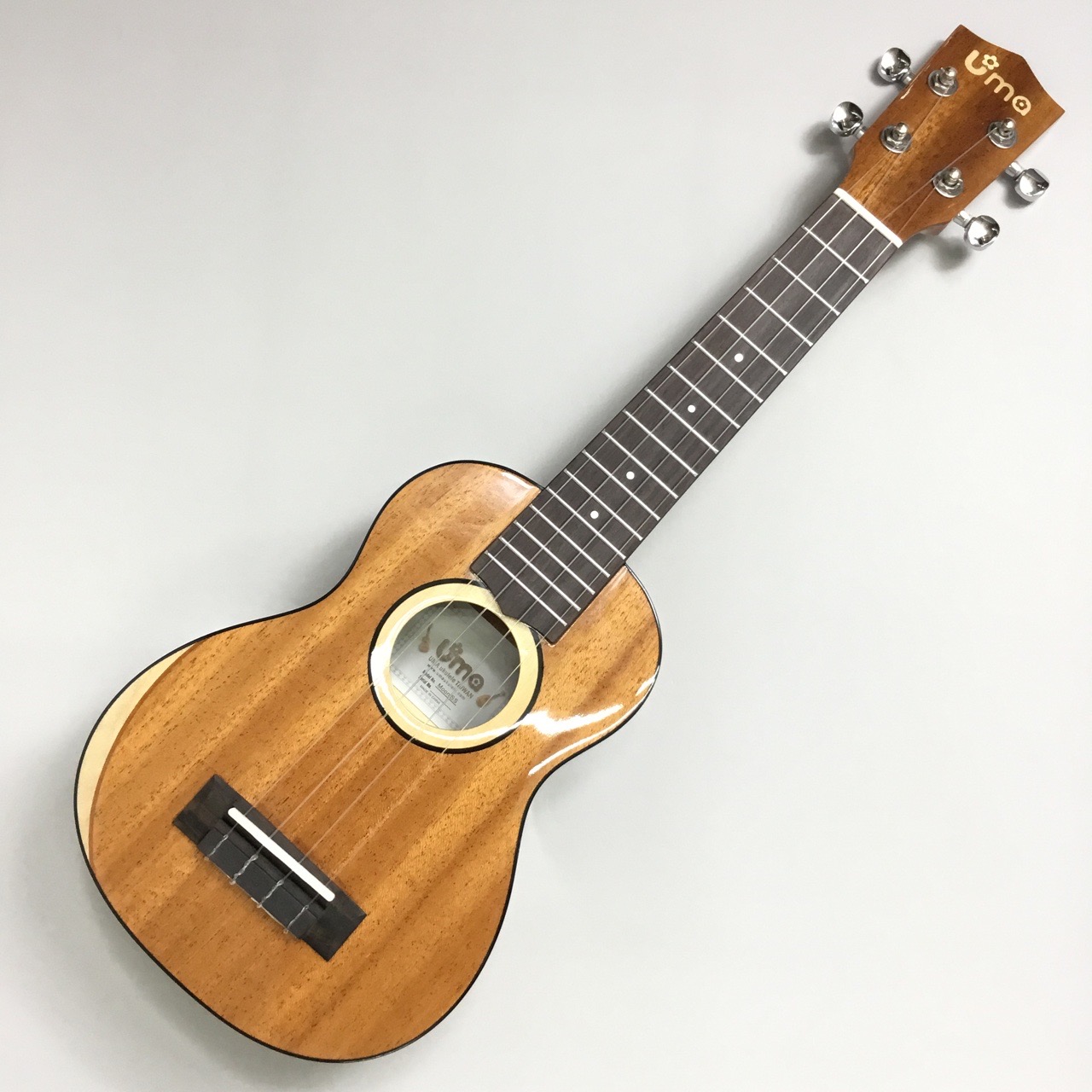 当店でも人気のウクレレブランド、Uma Ukulele（ウーマ ウクレレ）。Uma Ukuleleは、台湾発信のウクレレメーカー。現在SNSや海外演奏者を中心に人気急上昇中のウクレレです。以前、当店ではMOON-SC（コンサートサイズ）を展示しておりましたが、今回はソプラノサイズの入荷です！店頭にて […]