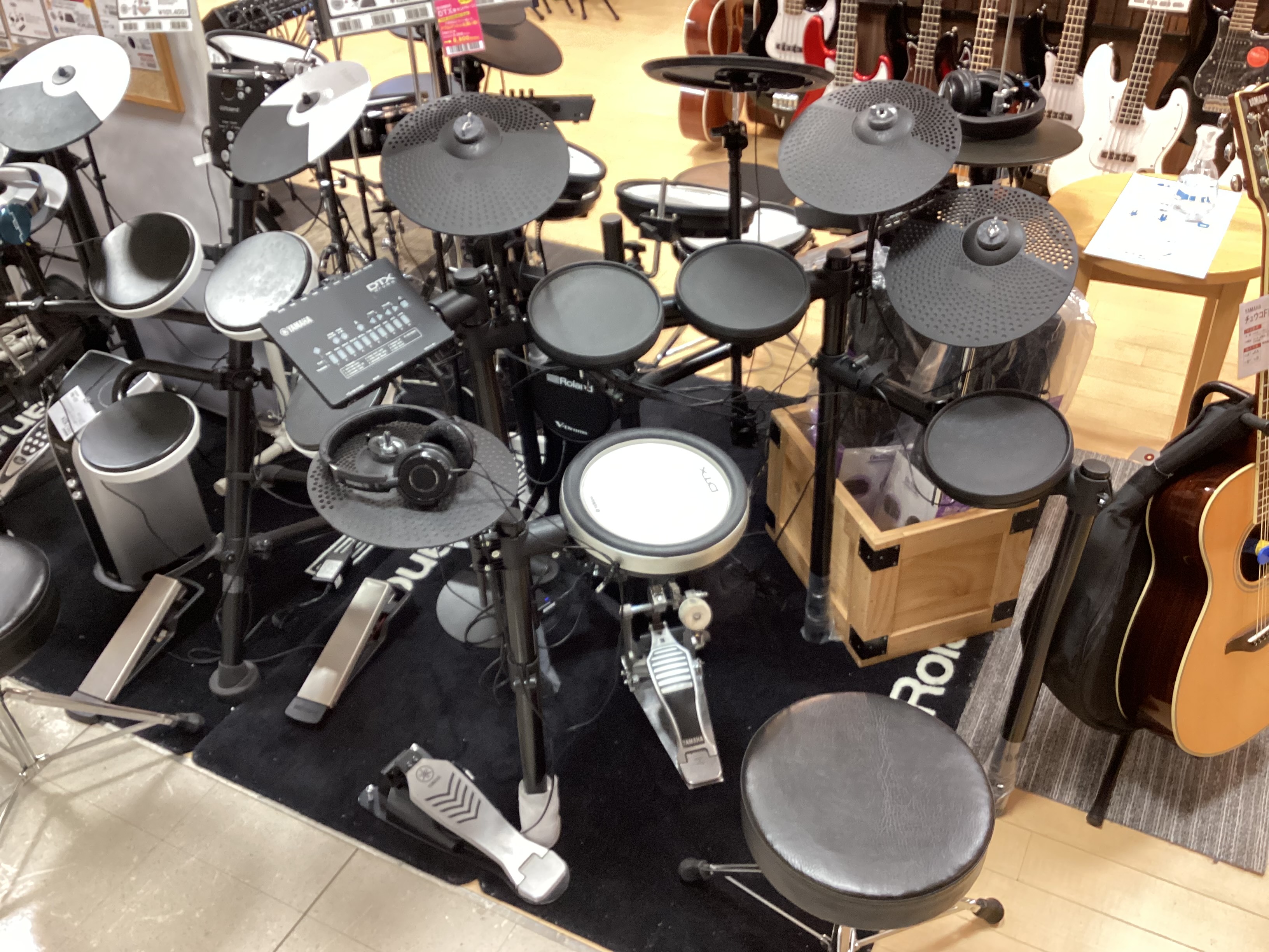 軽音部・吹奏楽部の方向けにおすすめの電子ドラムを紹介していきます！ これから入部をする方はもちろん、現在部員の方もチェックして、是非今後の部活に役立てて頂けたらと思います！ YAMAHA DTX482K 上位モデルと同じシンバルの数で、スタジオと同様のセッティングが可能！ペダルが付属！】 叩き心地と […]