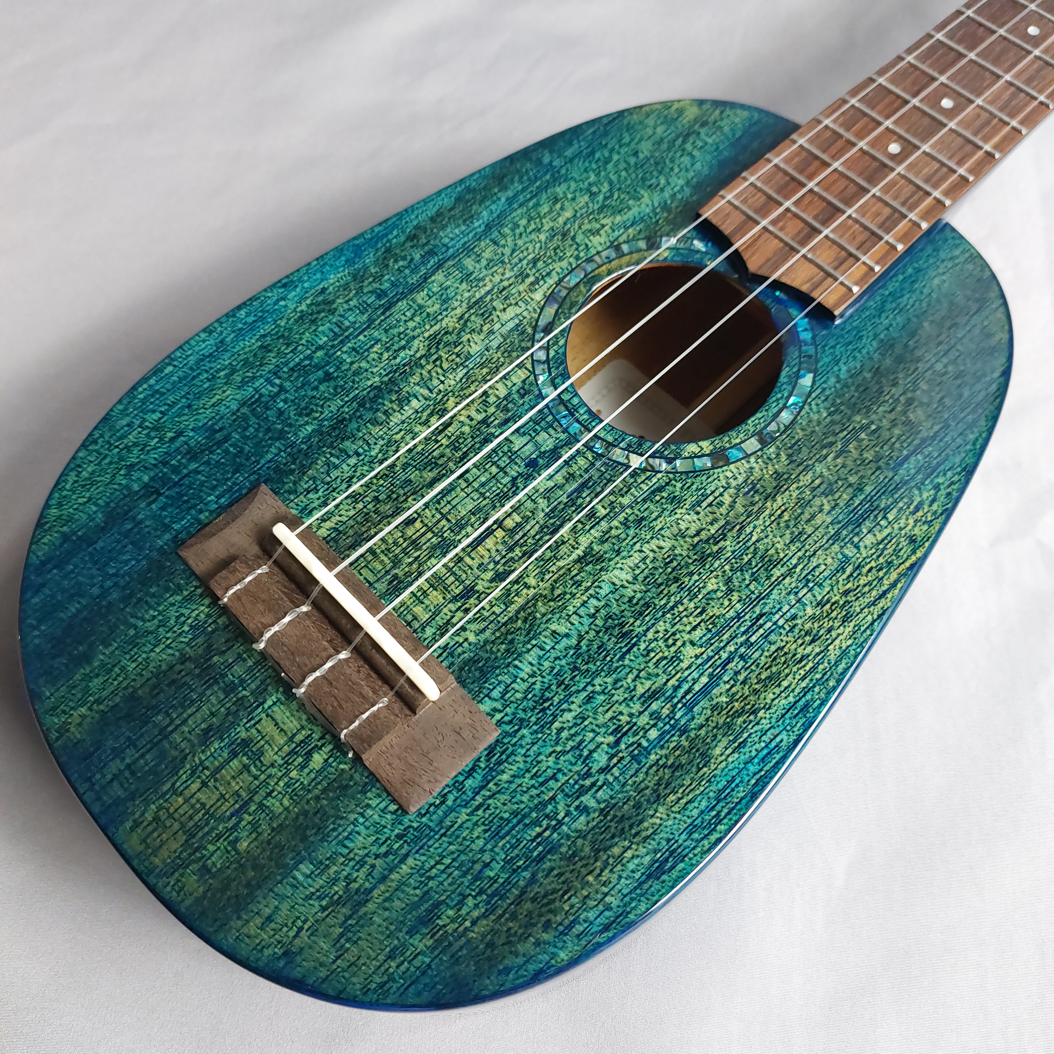 再入荷SNSでも話題、台湾のウクレレブランド「Uma Ukulele」 （2023/4/19入荷！） マホガニー単板ボディ、スロテッドヘッドの UK-20 シリーズ・パイナップル型ソプラノウクレレ。透け感のあるブルーが印象的です。 【 当店ウクレレ総合ページはこちら 】 店頭にあるすべてのウクレレが […]