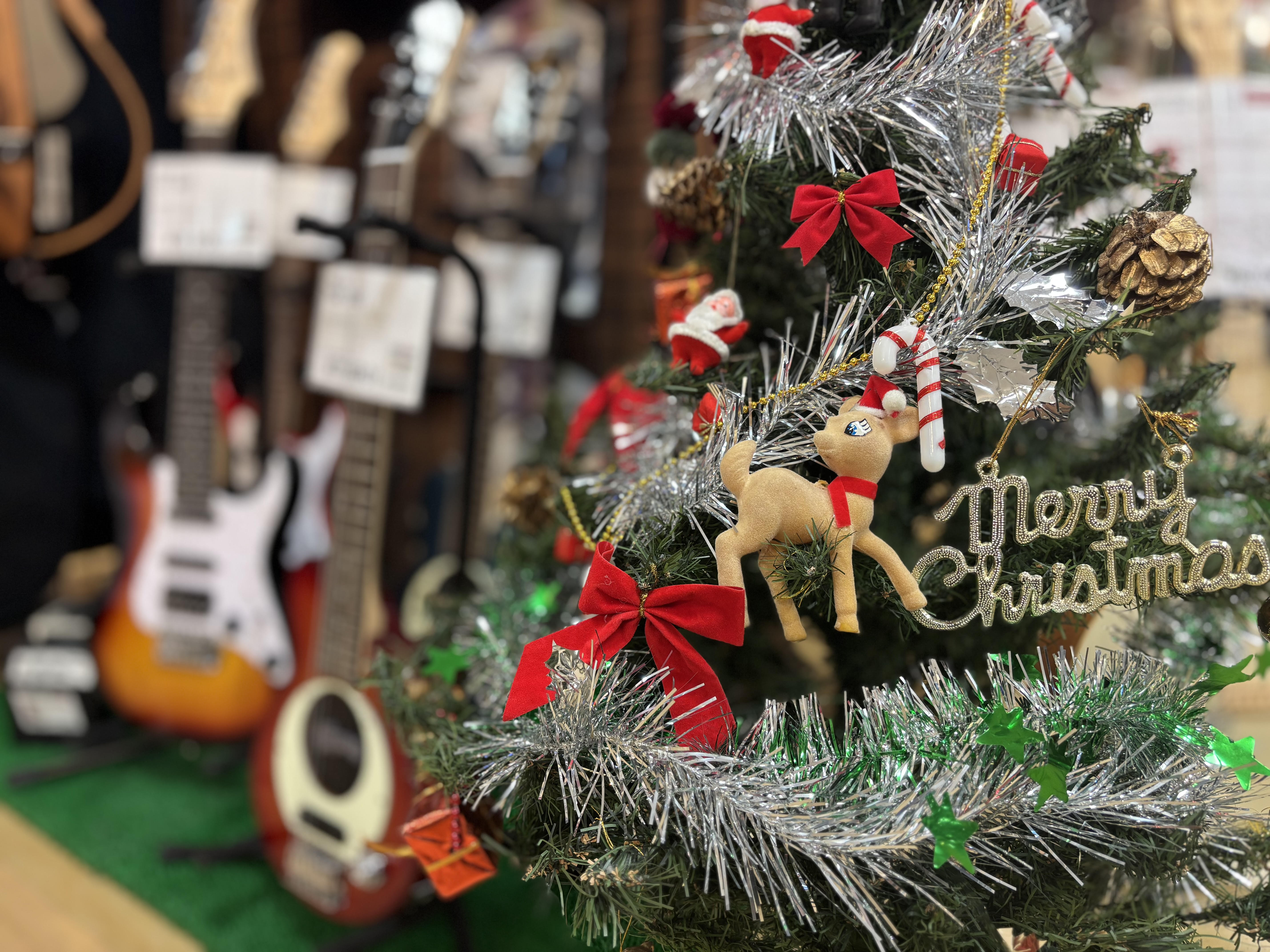 島村楽器フィール旭川店では、クリスマスプレゼントにオススメの楽器・雑貨を多数ご用意しております。今回は、その中でも特に、簡単に始められる人気の楽器や、お洒落な雑貨等をご紹介いたします♪ラッピングも承っておりますので、ご希望の方は是非お声掛けください☆ ※最新の在庫状況は、店舗までお問合せください。  […]