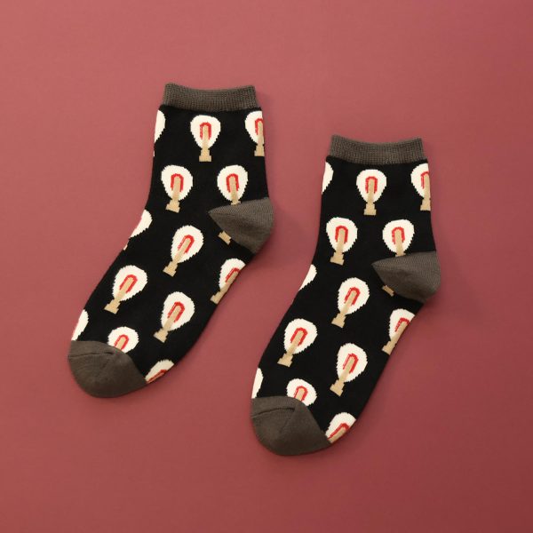 OTTB-01（ピアノハンマー)<br />
ピアノ弦を叩くアクションパーツであるピアノハンマーがモチーフ。シックなデザインで、あなたの足元を彩ります。