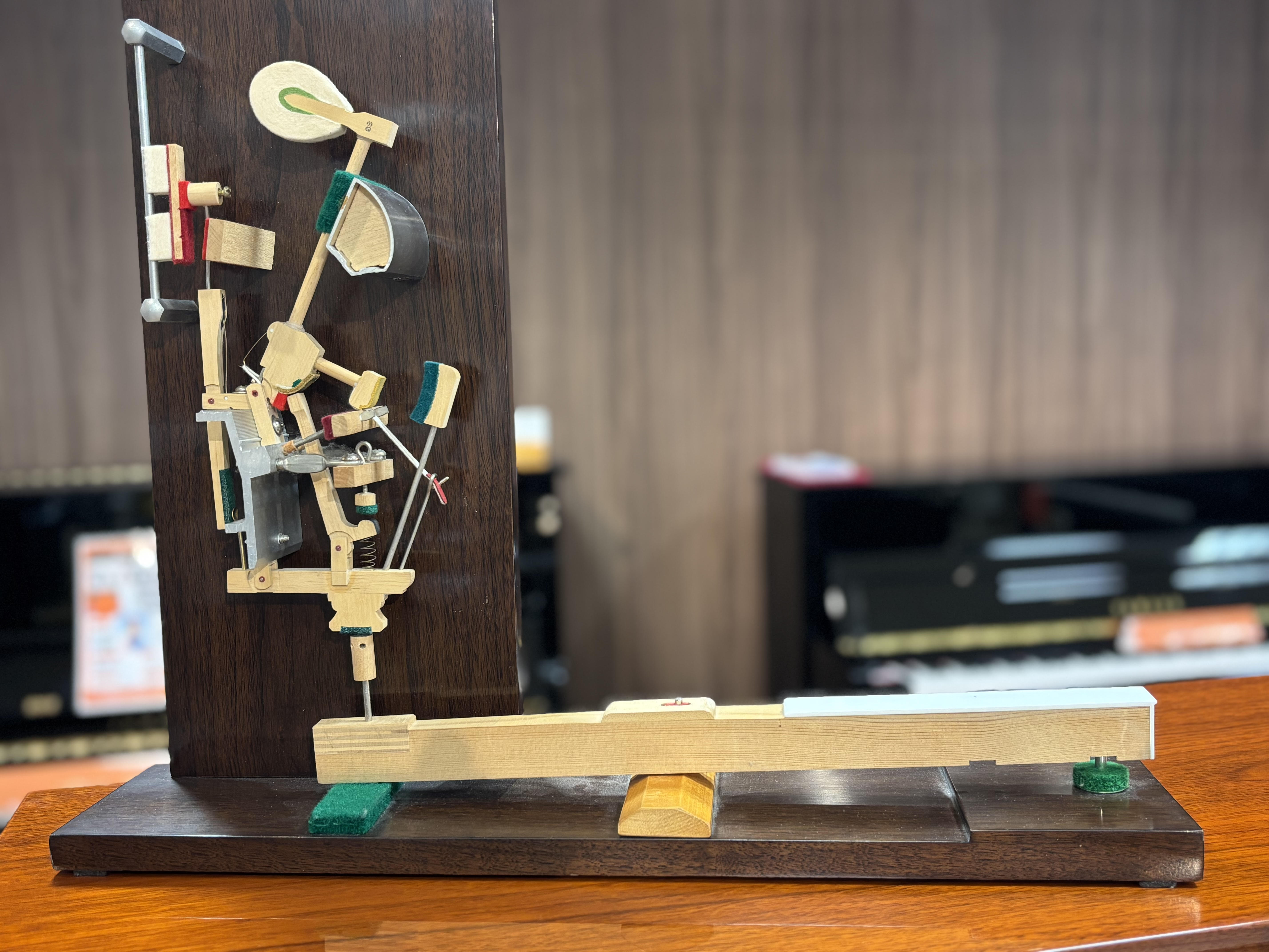 アップライトピアノの中身がどうなっているのか？？ 構造の案内と一緒に組み立てをして、家で飾ってみよう！ 7組限定の為、ご予約はお早めに！！ ご不明点がございましたらお気軽に間島（まじま）までご相談下さい。