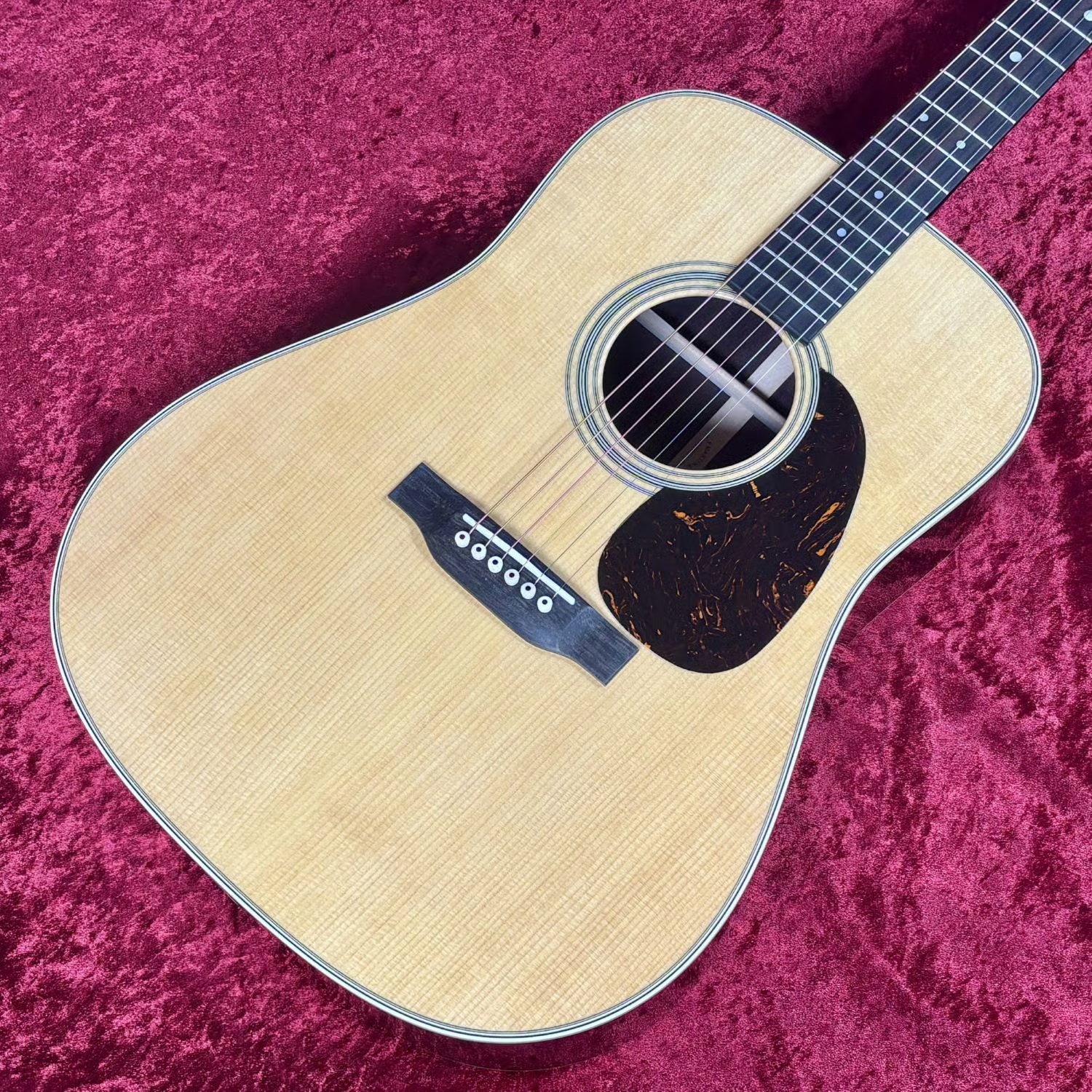新品Martin D-28 (Natural)