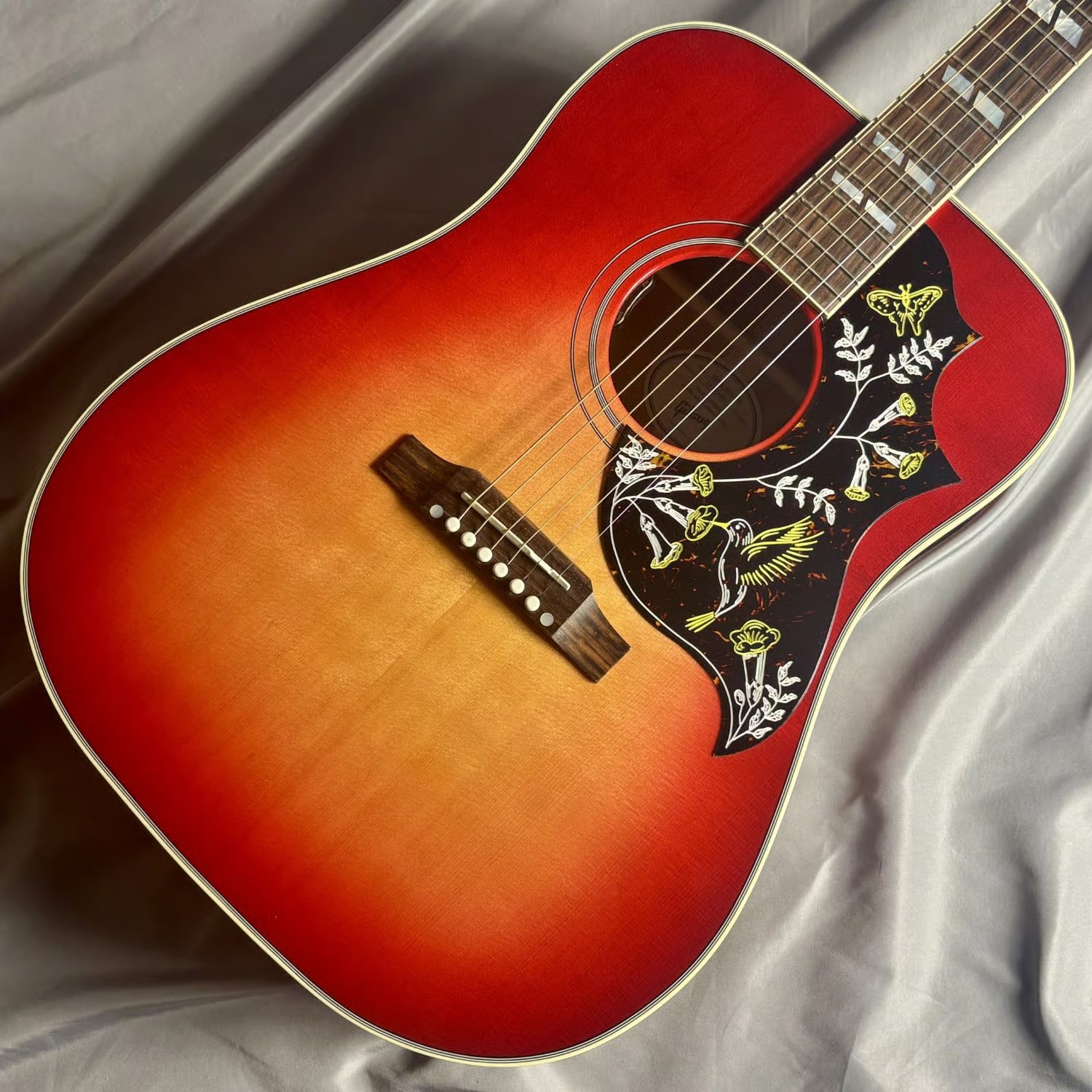 新品Gibson Hummingbird Original (Heritage Cherry Sunburst)