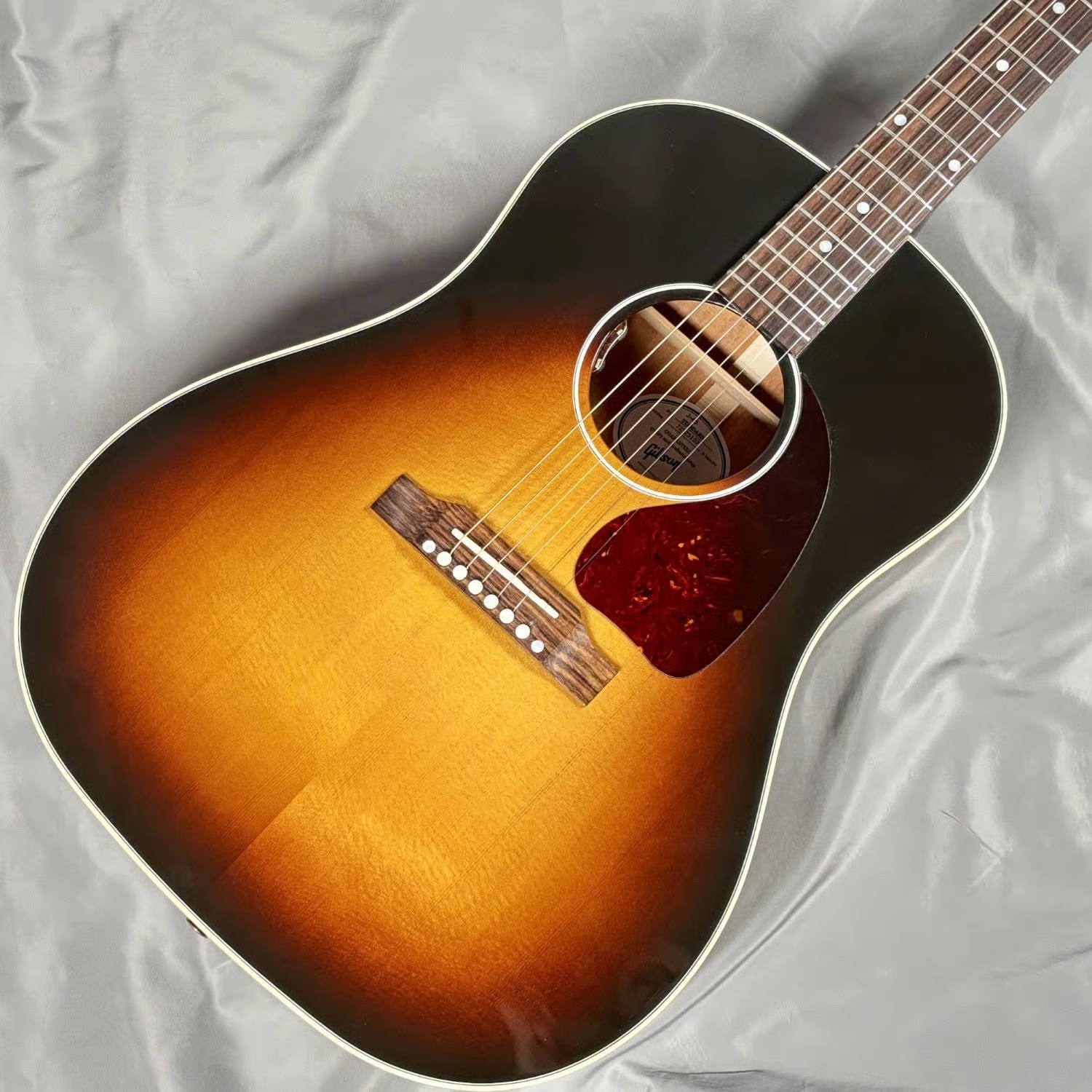 新品Gibson J-45 Standard (Vintage Sunburst)