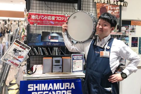 スタッフ写真 副店長・ドラム担当 穴吹