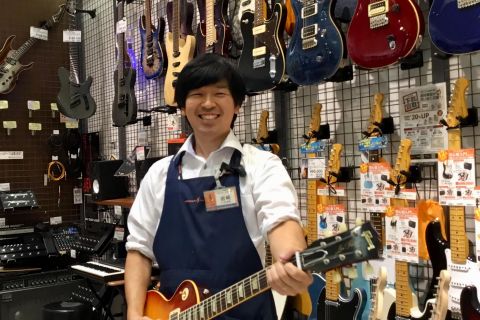 スタッフ写真 エレキギター・エレキベース・アンプ・エフェクター・PA・DJ・DTM担当 岩崎