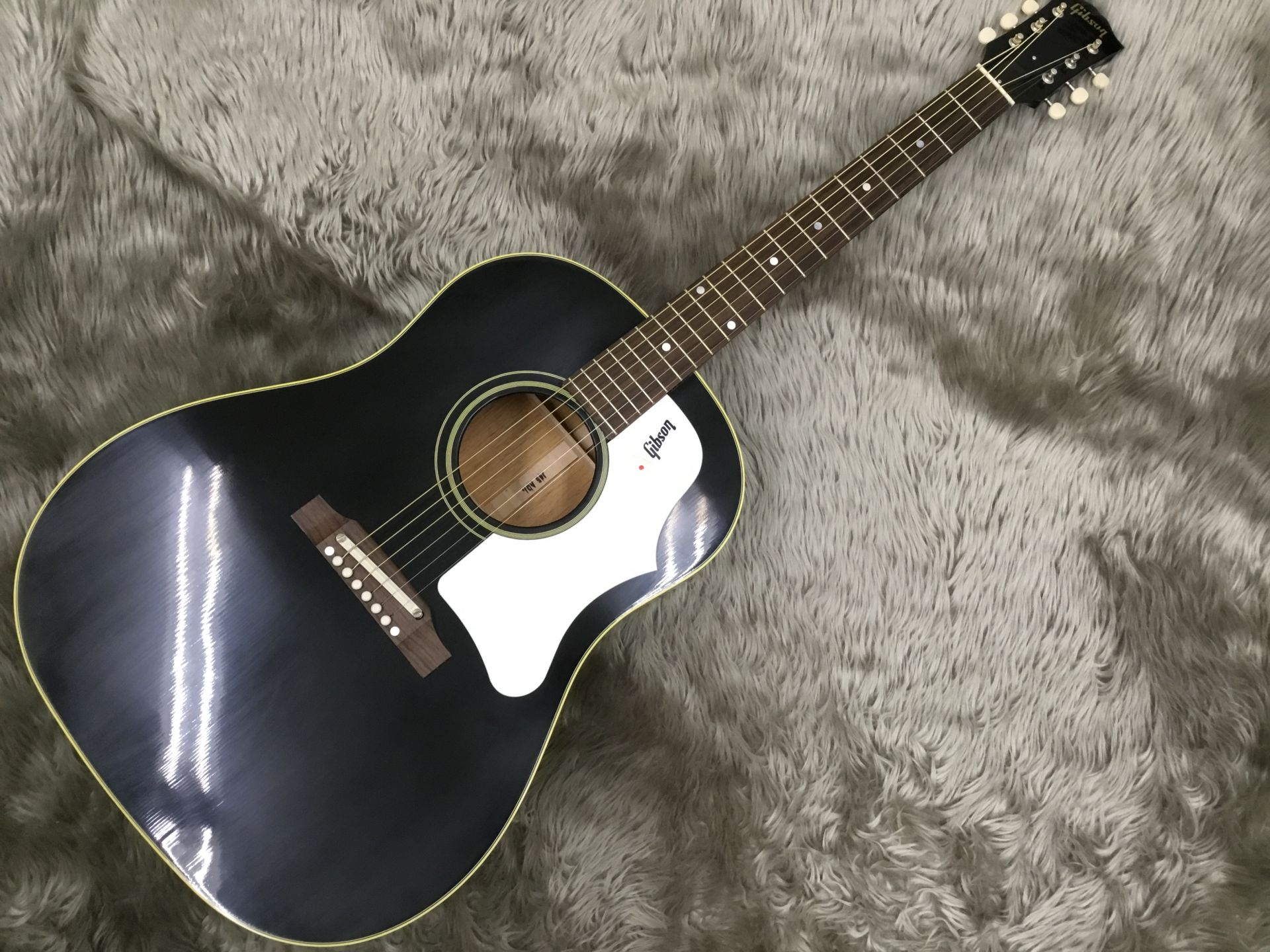 こんにちは！中西です！ Gibsonの人気モデル『1960s J-45 EB AJ VOS』が再入荷いたしましたのでご報告させていただきます。 *Gibson/1960s J-45 EB AJ VOS 2018年限定仕様のJ-45。引き締まったエボニーカラーで塗装はVOSフィニッシュの為オールド感と […]