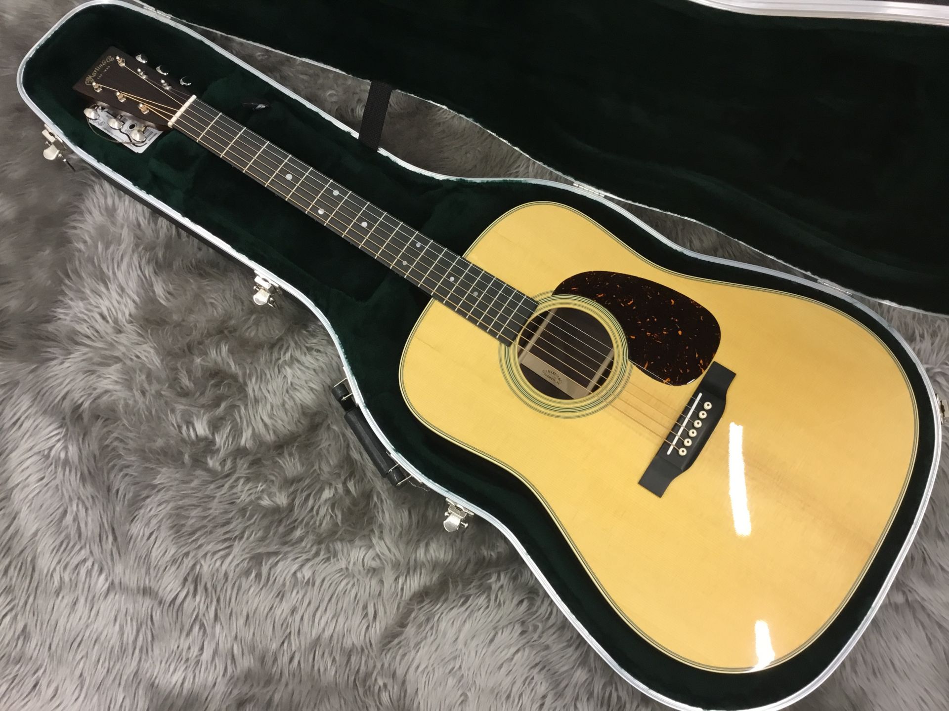 【アコーステックギター】Martin/D28 Standard・Gibson/J-45 Standard再入荷致しました！