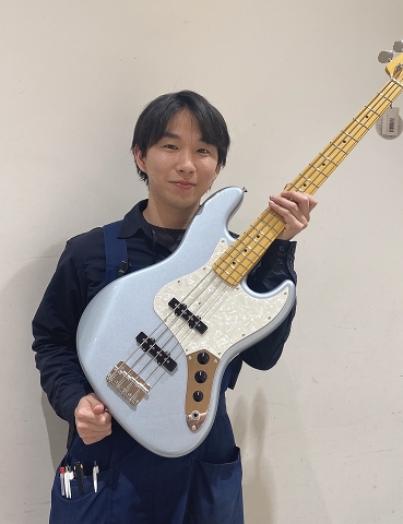 エレキギター、エレキベース担当河野(こうの)