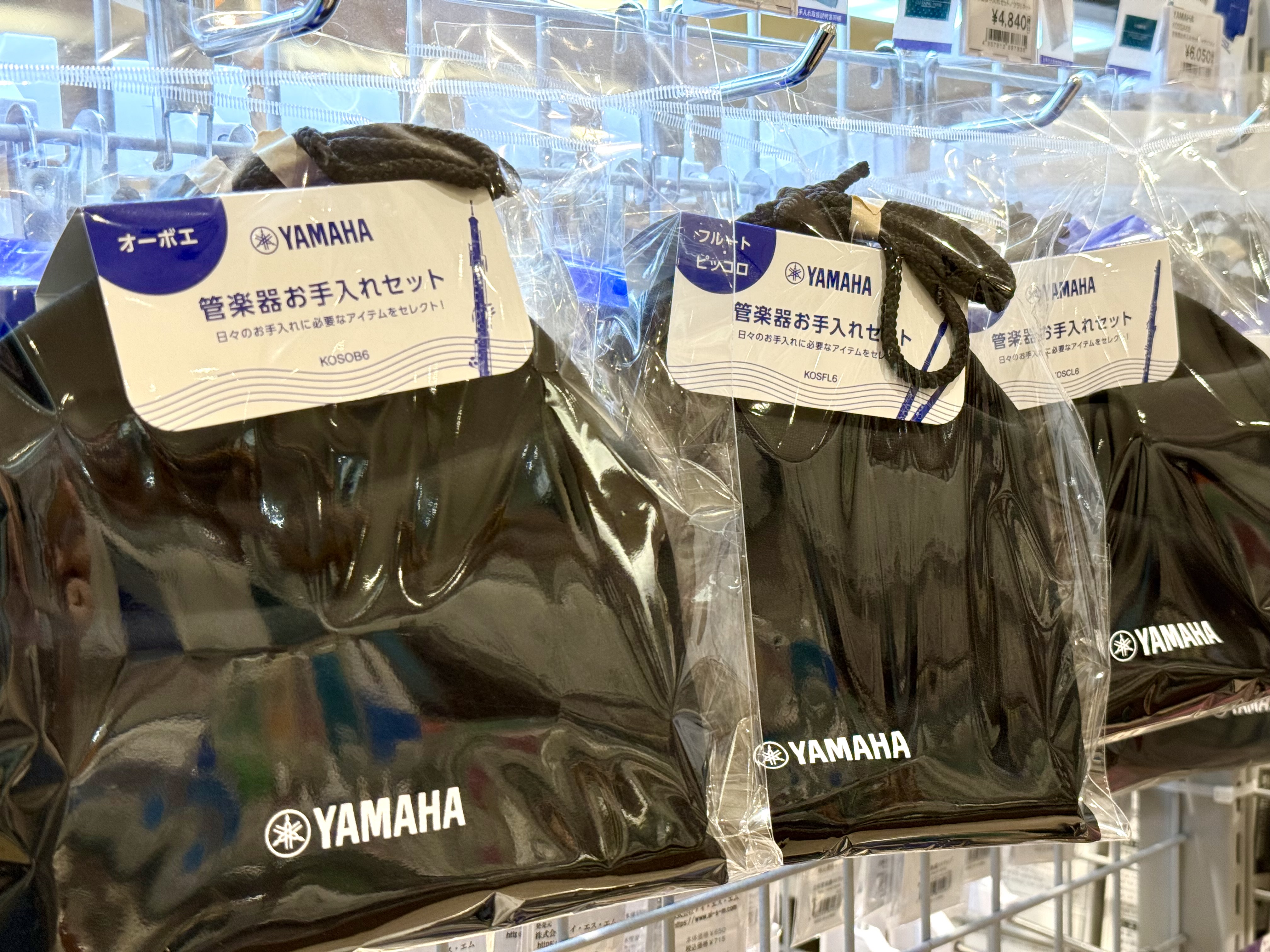 こんにちは、イオンモール綾川店管楽器アドバイザーの辻本(つじもと)です。 吹奏楽部に入部し、これから楽器を始める初心者の方へオススメのお手入れセットのご案内です。 いろいろあるけれど・・・「何が必要なの？」「どれを選んだらいいの？」と初めての事だらけで悩みますよね。今回ご紹介するお手入れセットはその […]