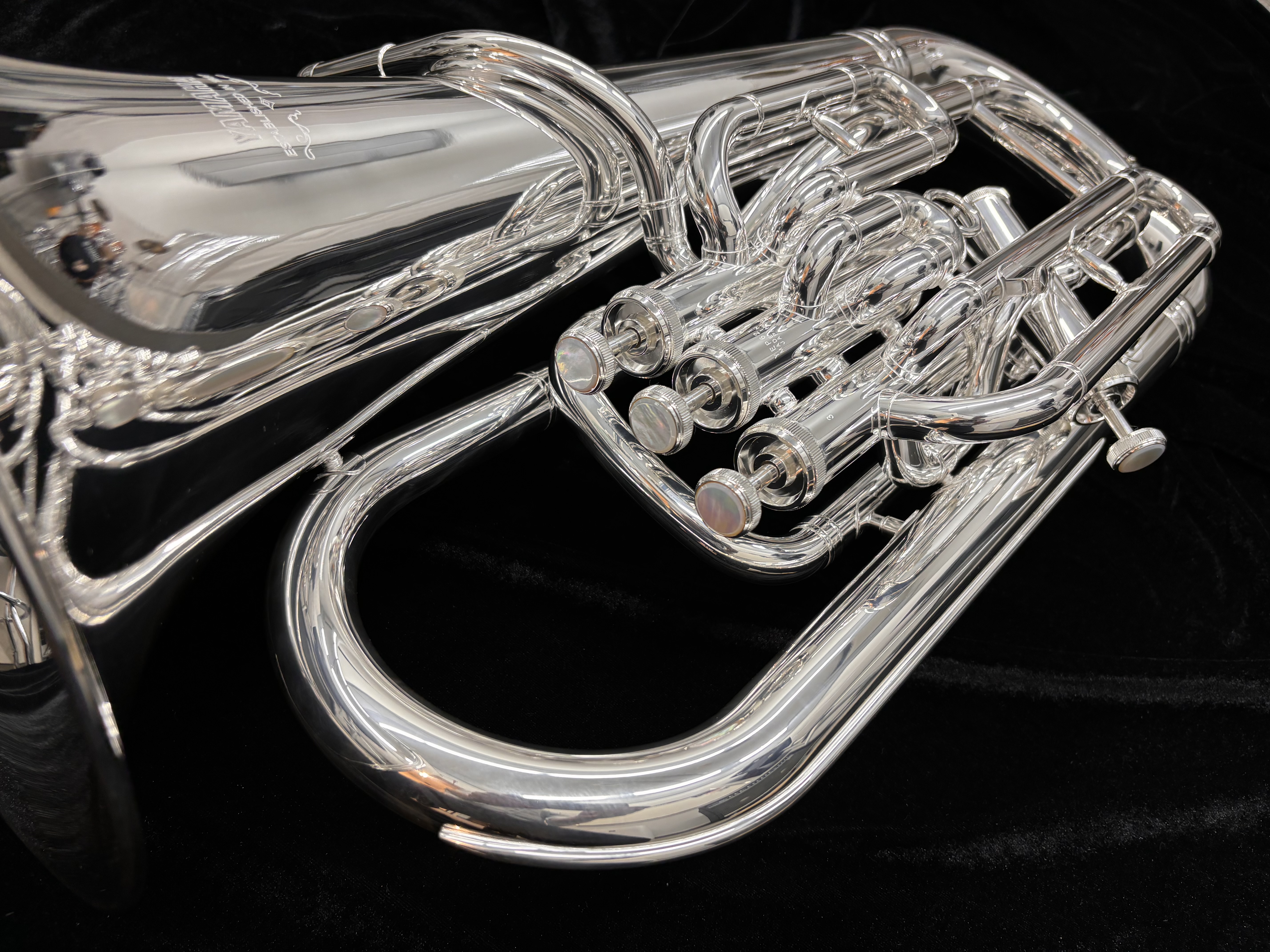 今回、綾川店にユーフォニアムが入荷しました!!この機会にぜひ綾川店へお越しください♪ CONTENTSYEP-621S管楽器アドバイザーがご案内します!お問合せ先YEP-621S 管楽器アドバイザーがご案内します! お問合せ先