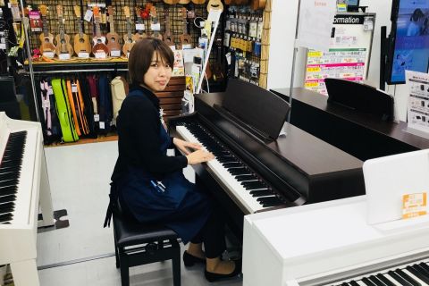 スタッフ写真 管楽器・電子ピアノ 立野