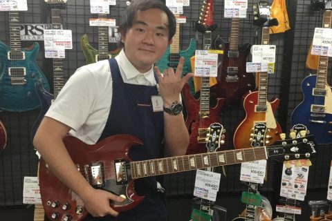 スタッフ写真 ギター弦 谷村