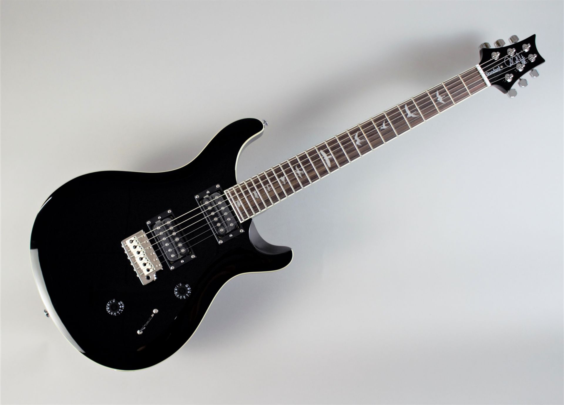 *入荷しました！精悍なBLACKカラーを身にまとったSE Standard 24 「初めてのギター」にも「“これぞ”の1本」にも最適なギター「PRS SE Standard 24」 今回このオリジナルカラーを採用した島村楽器オーダーモデルが発売します。 - PRS STANDARD 24シリーズをベ […]