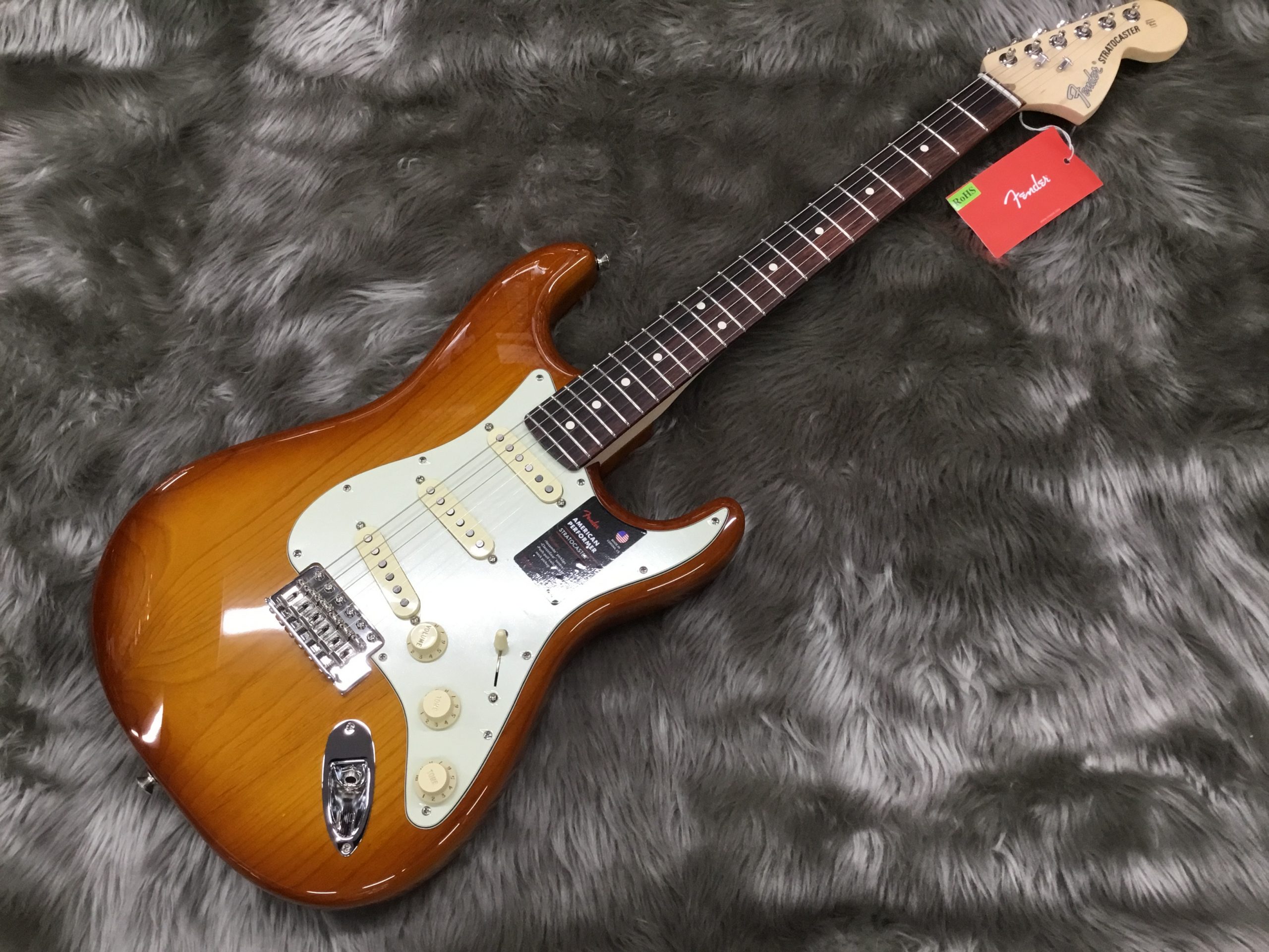 【入荷情報】Fender  AM PERF STRAT RW HBST 入荷しました！