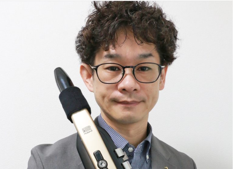 CONTENTSレッスンスケジュール鰐川　大輔(わにかわ　だいすけ)　担当曜日：日曜日講師プロフィール講師からのコメントコース概要問合せレッスンスケジュール 鰐川　大輔(わにかわ　だいすけ)　担当曜日：日曜日 講師プロフィール 尚美学園短期大学を経て同学園ディプロマコース卒業。 現在はポップス、ジャ […]