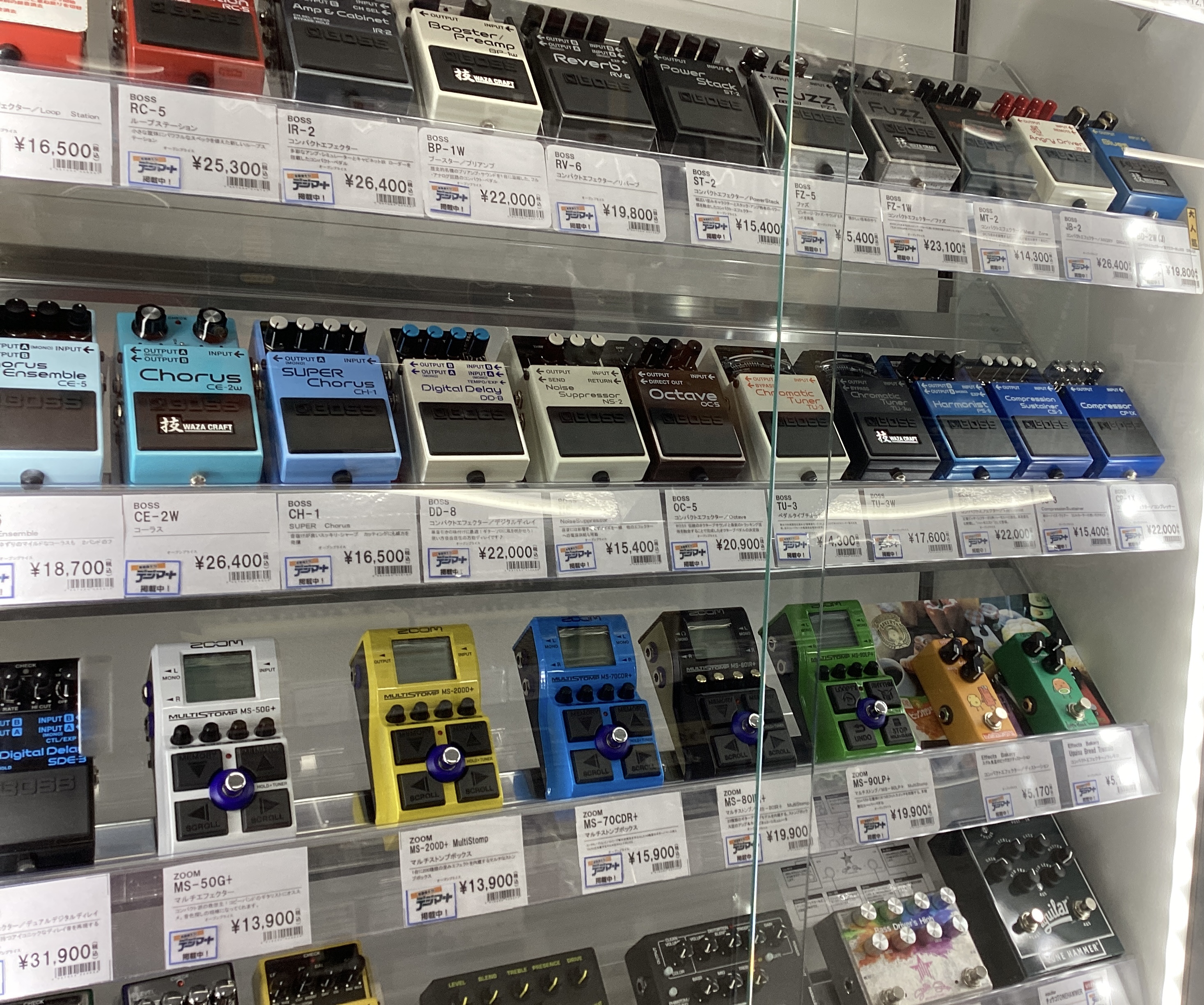 こんにちは！島村楽器千葉店でコンパクトエフェクター・マルチエフェクターを担当している新福（しんぷく）です♪オルタナティブロックが大好きです♪ 皆さま音作り楽しんでいますでしょうか？今回は、ギターソロを数倍カッコよくさせる音作りにオススメエフェクターを2点ご紹介いたします！ CONTENTSギターソロ […]