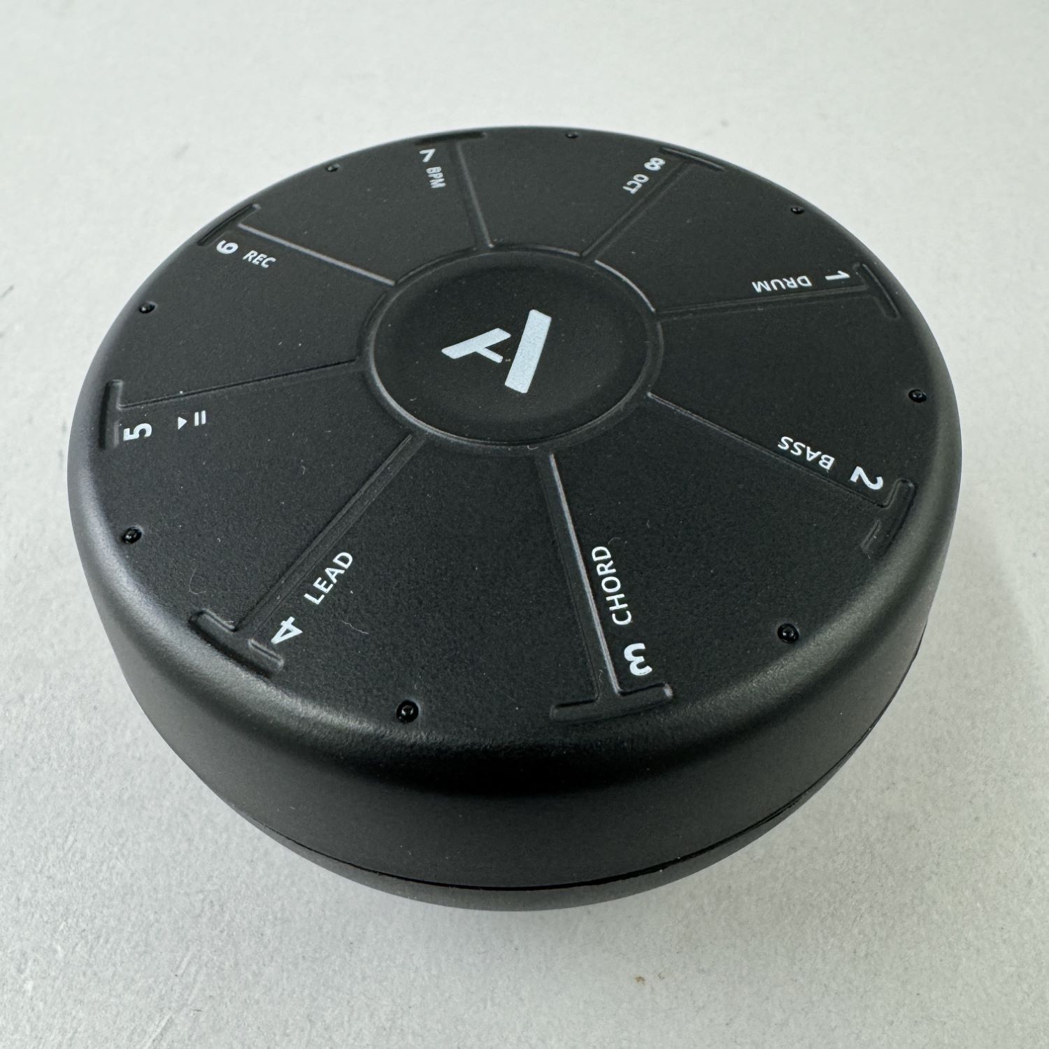 ARTIPHONORBA_MIDIコントローラー・シンセサイザー