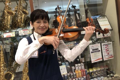 スタッフ写真 バイオリン 船津