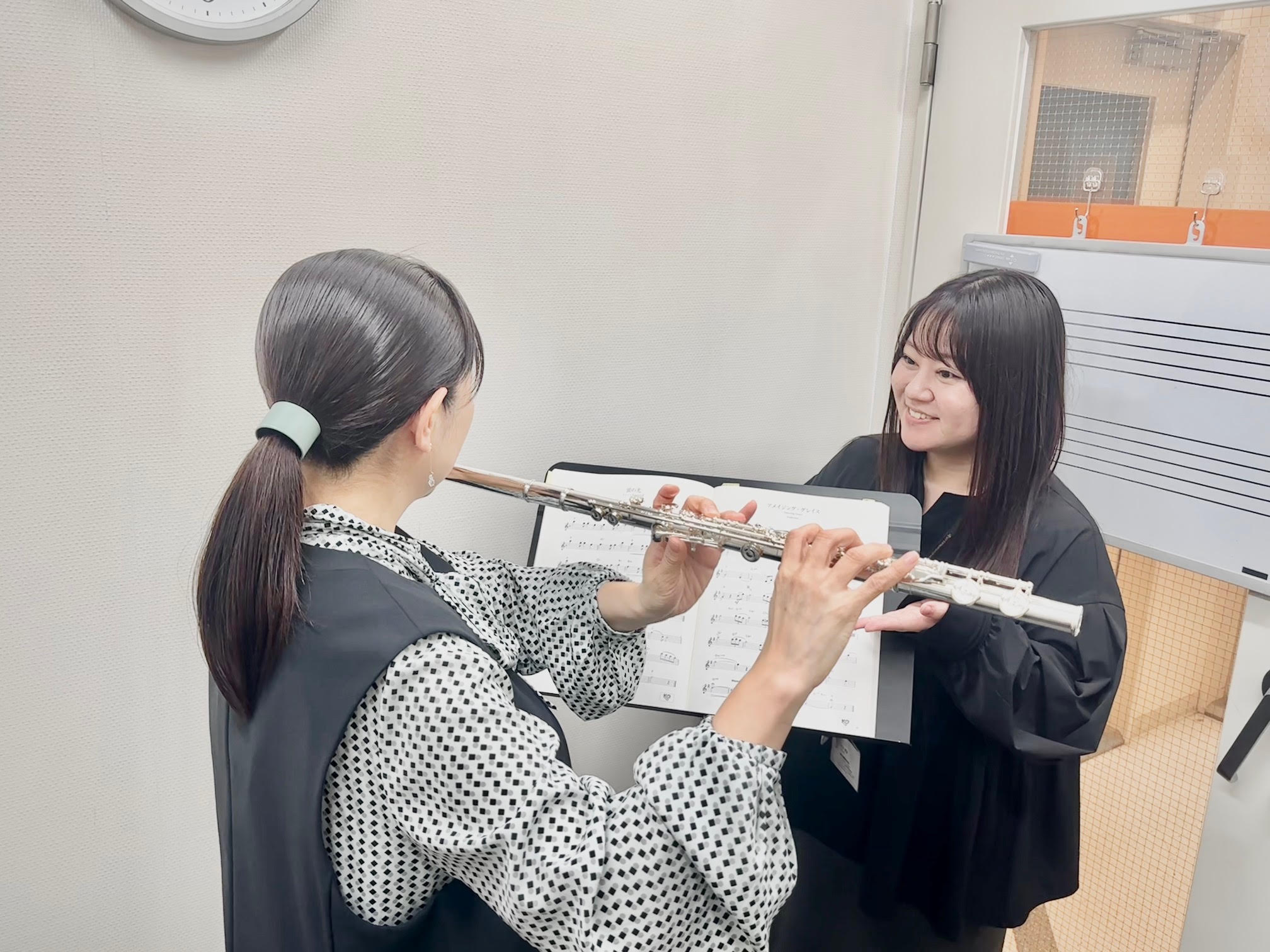 印西市千葉ニュータウンのフルート教室に通っている会員様のお声をご紹介します。 白井市のお隣、印西市の千葉ニュータウン中央駅から徒歩5分のイオンモール3階にあるフルート教室に通っている生徒さんにお話を伺いました！ 「フルートを始めてみたいけど、シフト制で休みの日が固定ではないけど通える？」「フルートを [&hellip;]