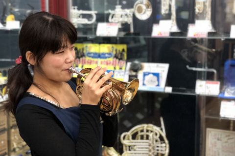 スタッフ写真 管・弦楽器アドバイザー 管楽器、楽譜、ファンシーグッズ 廣瀨