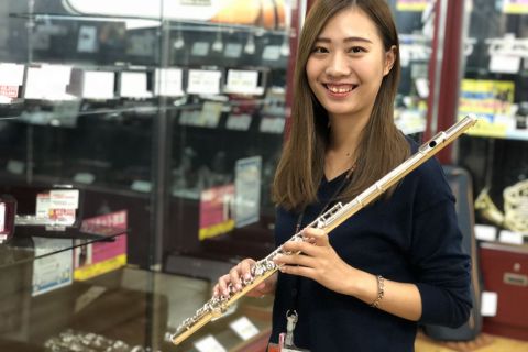 スタッフ写真 フルートインストラクター 音楽教室アドバイザー 古野