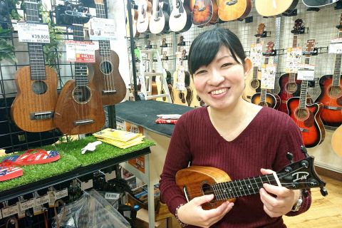 スタッフ写真 ピアノインストラクター 音楽教室アドバイザー 灰田