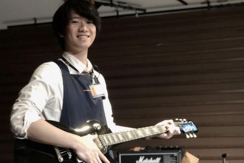 スタッフ写真 ギターアクセサリー、弦 井上