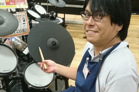 スタッフ写真 ドラム、デジタル、ドラムアドバイザー 杉田
