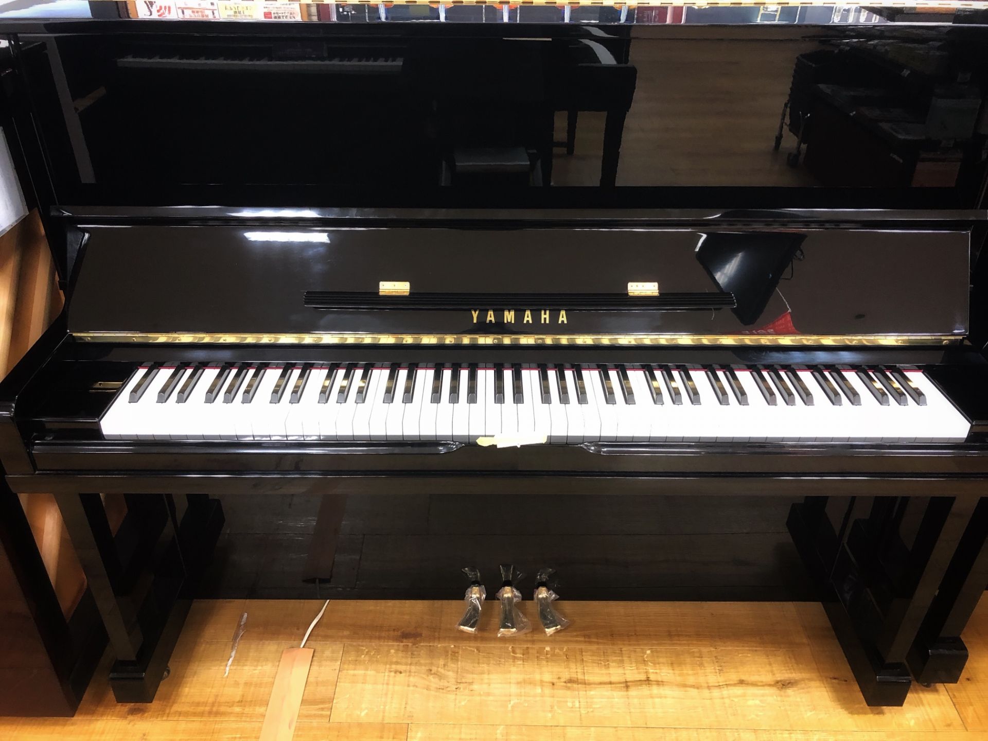 **ヤマハU10A消音機付　1990年製（中古） |*品番|ヤマハU10A+KHP2500S(消音機付) 1990年製| |*販売]]価格|[!￥602,800!]| |*詳細|練習用として定番のUシリーズの中でも比較的年式の新しい小型モデル。ヤマハらしい明るく煌びやかな音色が特徴。]]高さ121c […]