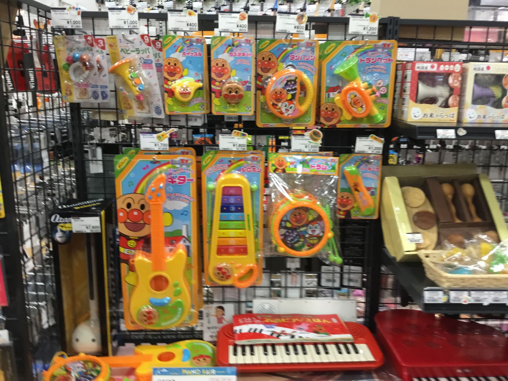 アンパンマンのオモチャ楽器も取り揃えております！