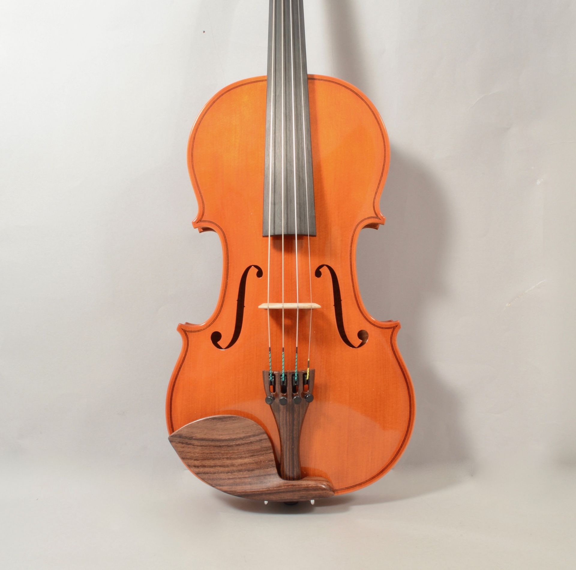*葉加瀬太郎シグネイチャーモデル「Antonio Tarontino」HT-200 日本を代表するヴァイオリニスト：葉加瀬太郎が、これからヴァイオリンをはじめる方に徹底的に寄り添ったバイオリンセットを実現。 バイオリン本体の木材の選定・板の厚み・ネックの太さから、付属の弓・弦・肩当て・松脂に至るまで […]