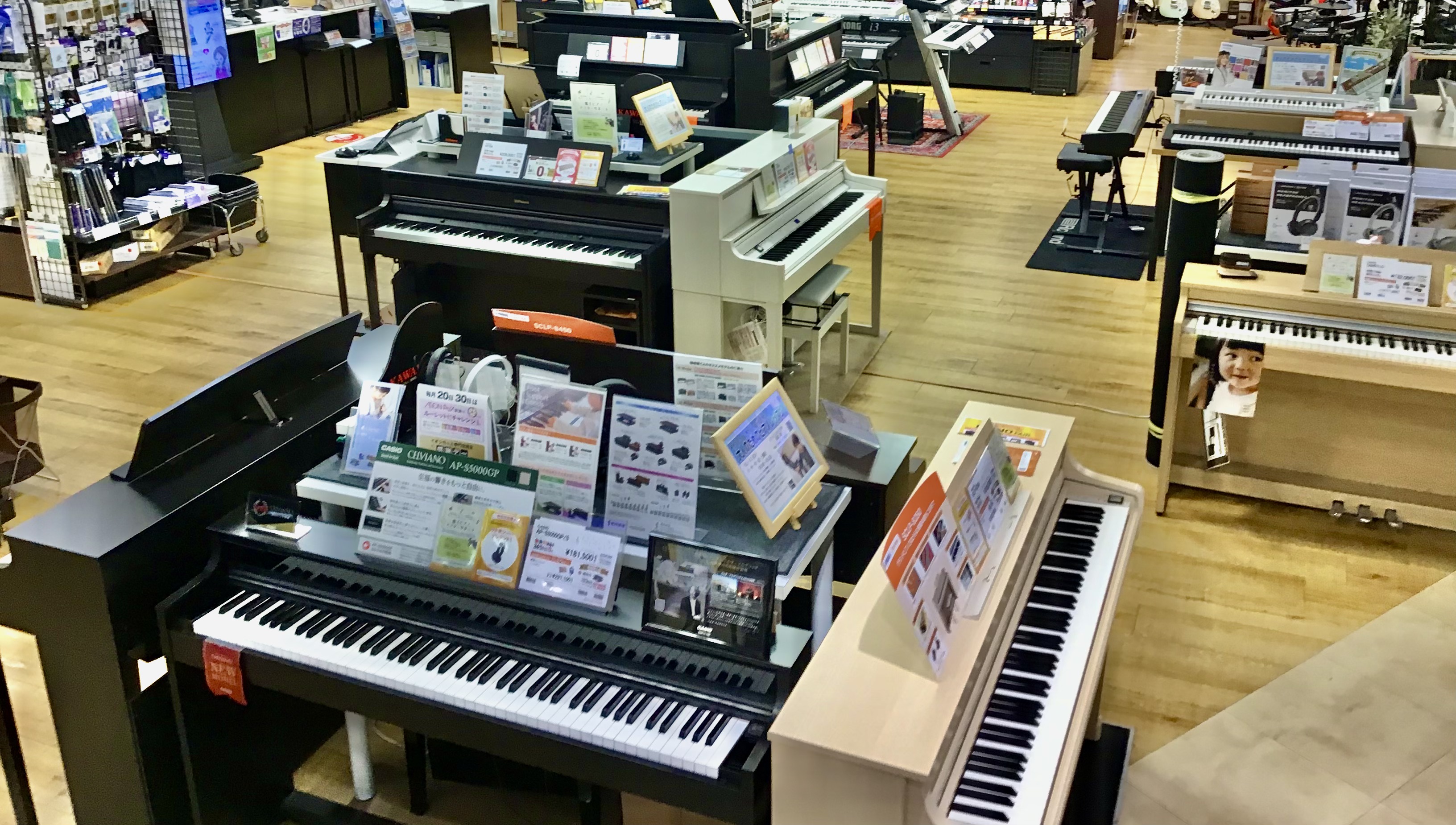 CONTENTS電子ピアノの種類がたくさんあって選び方がわからない・・・という方へポイント①鍵盤・タッチ感ポイント②スピーカーポイント③見た目島村楽器だからできるピアノ選びお問い合わせ電子ピアノの種類がたくさんあって選び方がわからない・・・という方へ お子様がピアノのレッスンに通い始めて、そろそろ電 […]