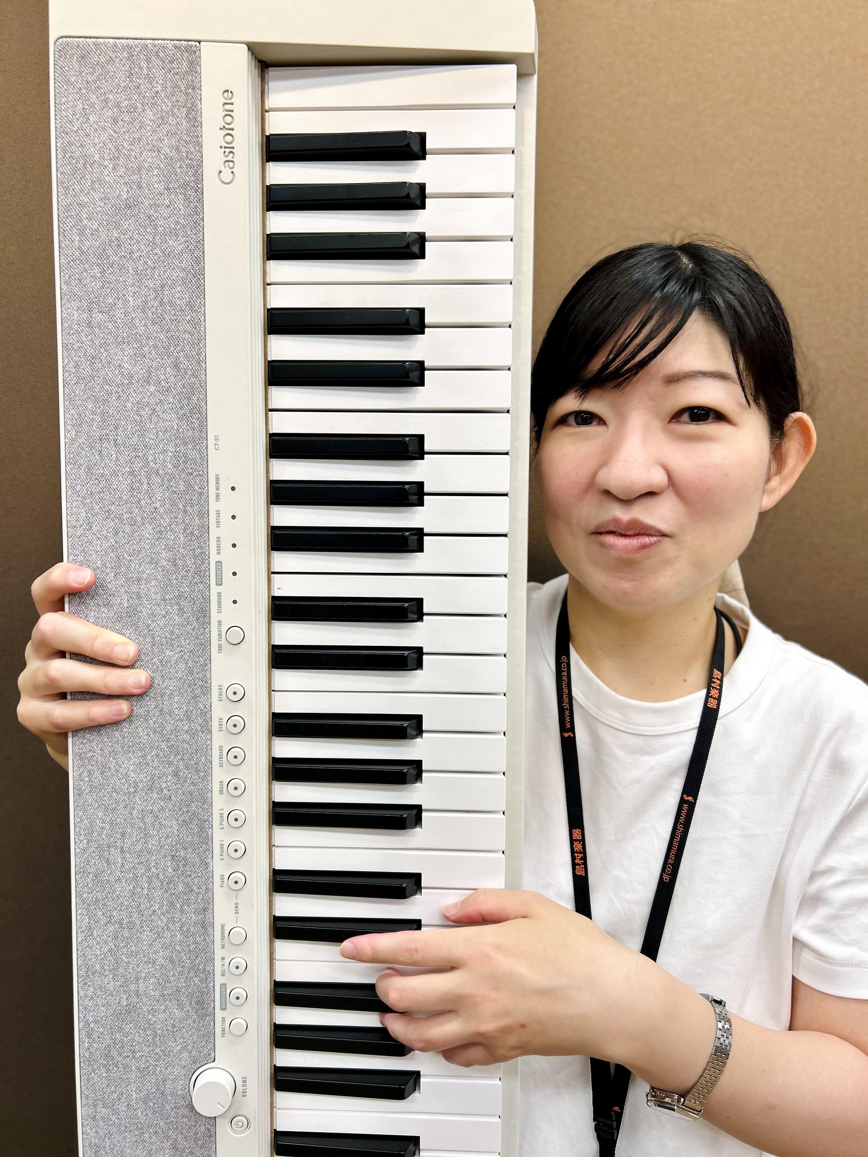 CONTENTS光ナビゲーションキーボードってどんなキーボード？光ナビゲーションキーボードを使ってクリスマスソングを弾こう！担当講師お問い合わせ光ナビゲーションキーボードってどんなキーボード？ 1つの鍵盤でも演奏を楽しめる「らくらくモード」 楽しく着実に上達「ステップアップレッスン」 ＜内蔵曲例＞  […]