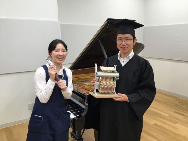 今回はピアノ博士が皆さんに、ピアノの秘密をご案内する企画を開催します♪ ピアノってどこから来たの？どうやって鳴っているの？調律ってなに？ などなど盛りだくさんの内容です！ ピアノを解剖して、見て、触って、聞きながら、楽しくピアノを知ってみませんか！ 最後にはプレゼントがあるかも⁉　 ぜひお気軽にお問 […]