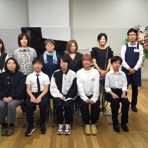 最後に演奏いただいた皆さんで記念撮影です