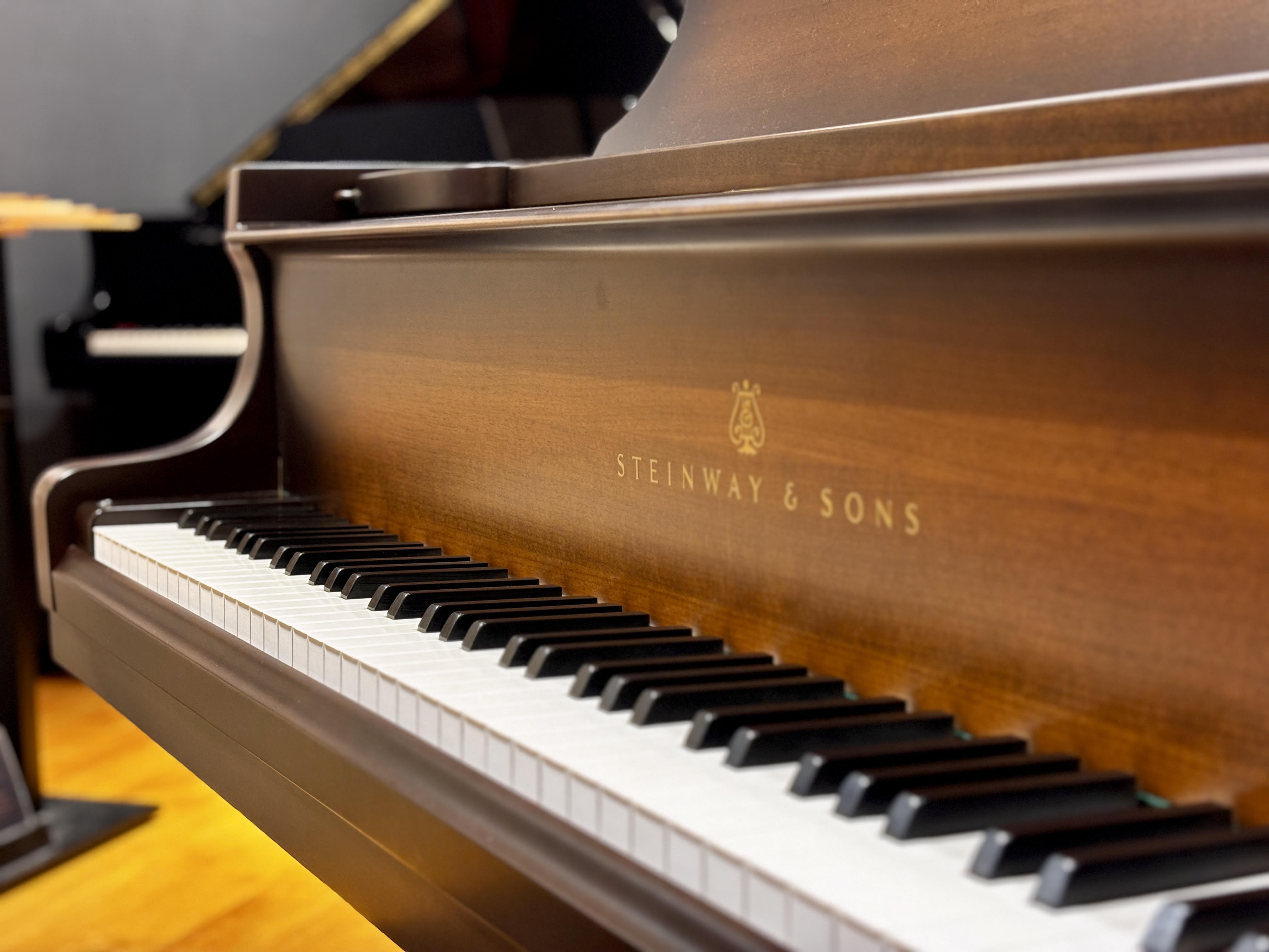 展示ブランド SAUTER(ザウター)、WILH. STEINBERG(スタインベルグ)　正規代理店そのほか、中古のSTEINWAY&SONS、BECHSTEIN等人気ブランド取り扱い 現在、当店では多数の輸入ピアノを展示しております。海外ならではの魅力あふれるピアノを、ぜひ店頭でご覧ください。 C […]