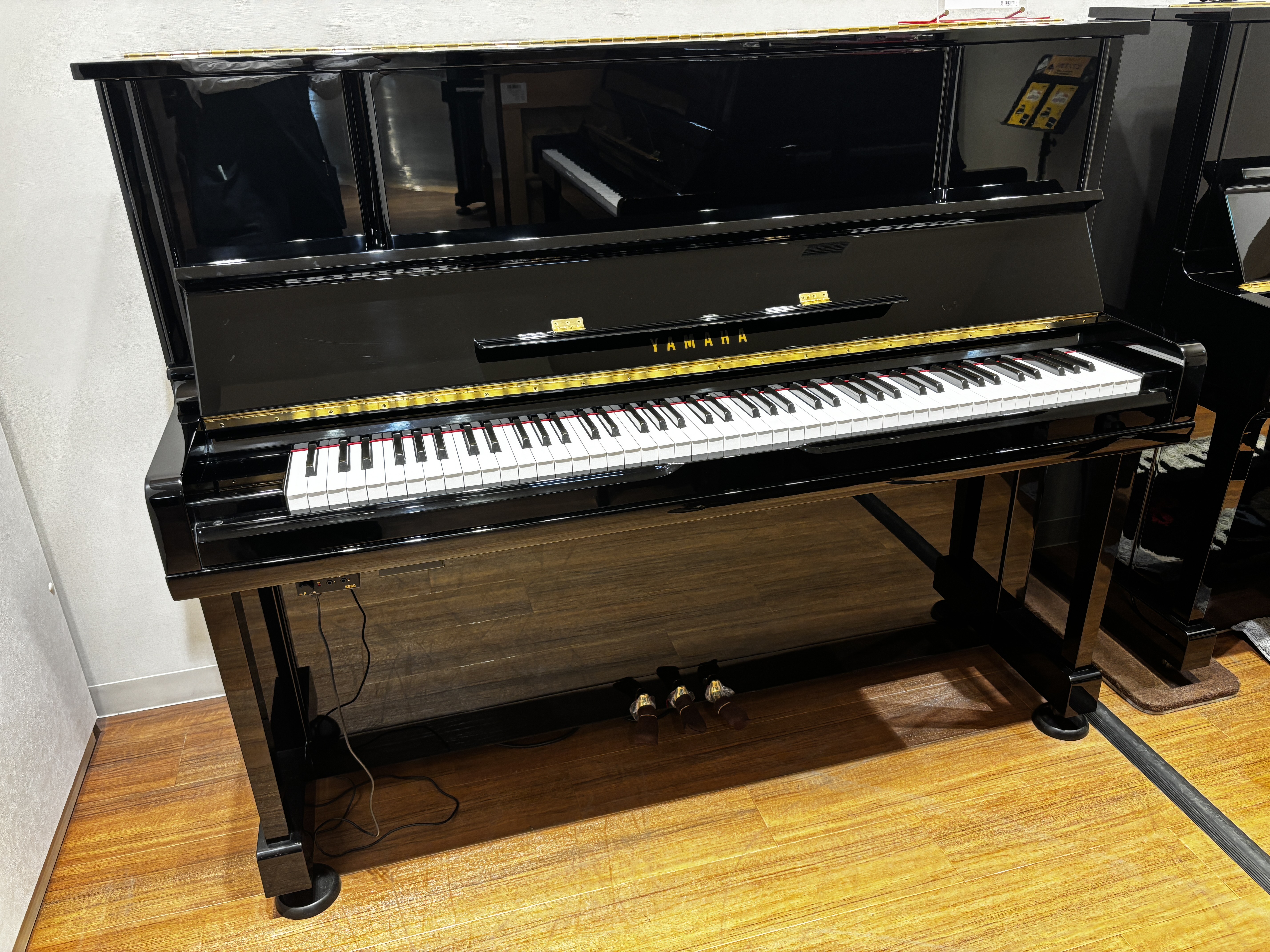 中古アップライトピアノUX10Bl 1989年製(消音ユニットKHP-300付き)