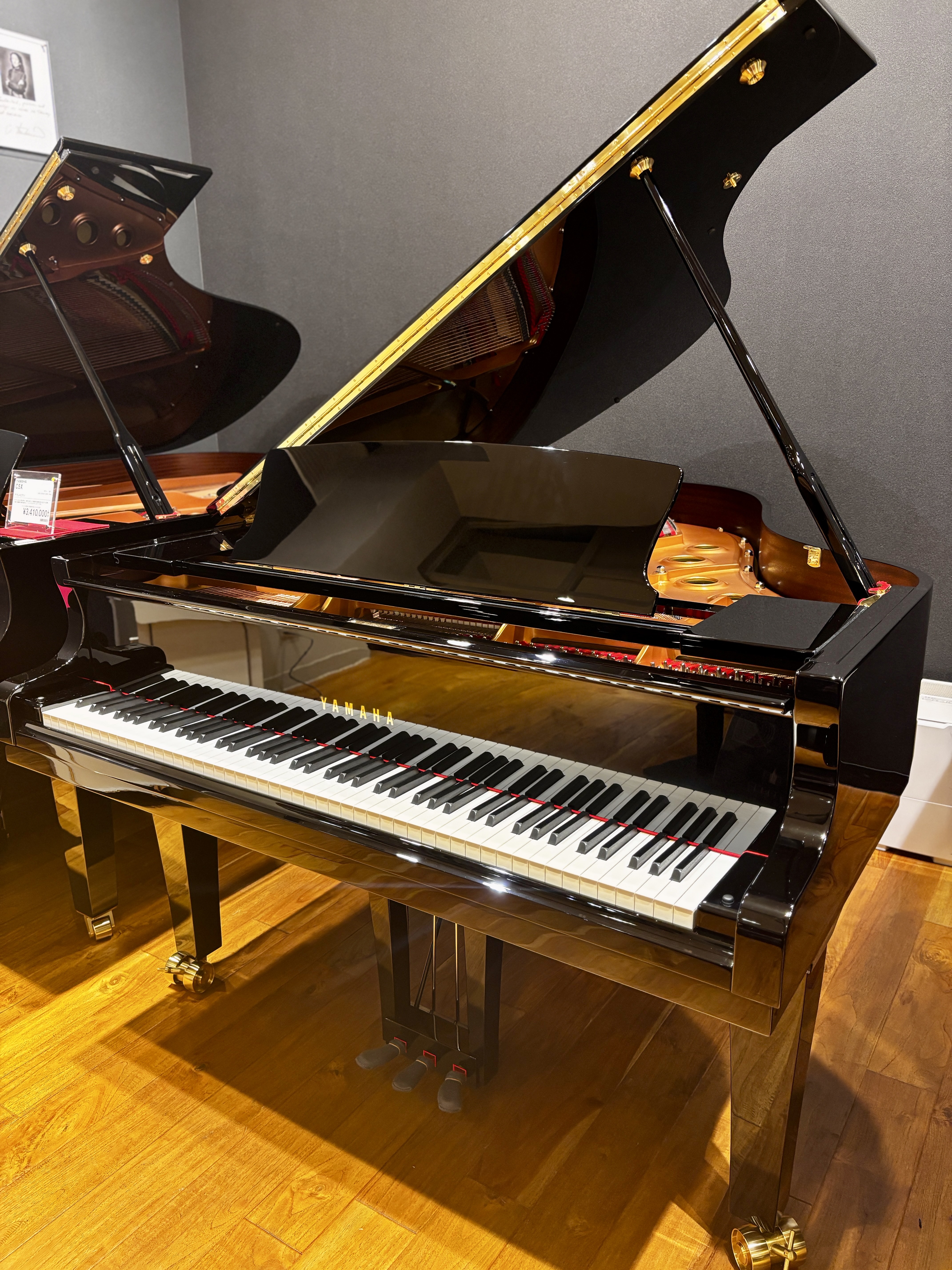 ヤマハ　グランドピアノ　S3X　店頭ショールームにて展示中です！ ヤマハのプレミアムピアノSXシリーズ「S3X」のご紹介 伝統と革新が出会うことで生まれる創造性を吹き込んでいくヤマハのピアノ。SXシリーズの開発で最大の革新であるA.R.E.技術をはじめ多くの革新とヤマハの伝統が出会うことで、音色の幅 [&hellip;]