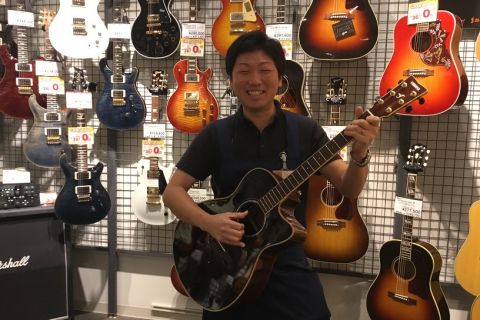 スタッフ写真 副店長、ピアノ、ギター 黒澤