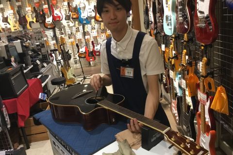 スタッフ写真 ギターメンテナンス関連・ベース 鶴岡