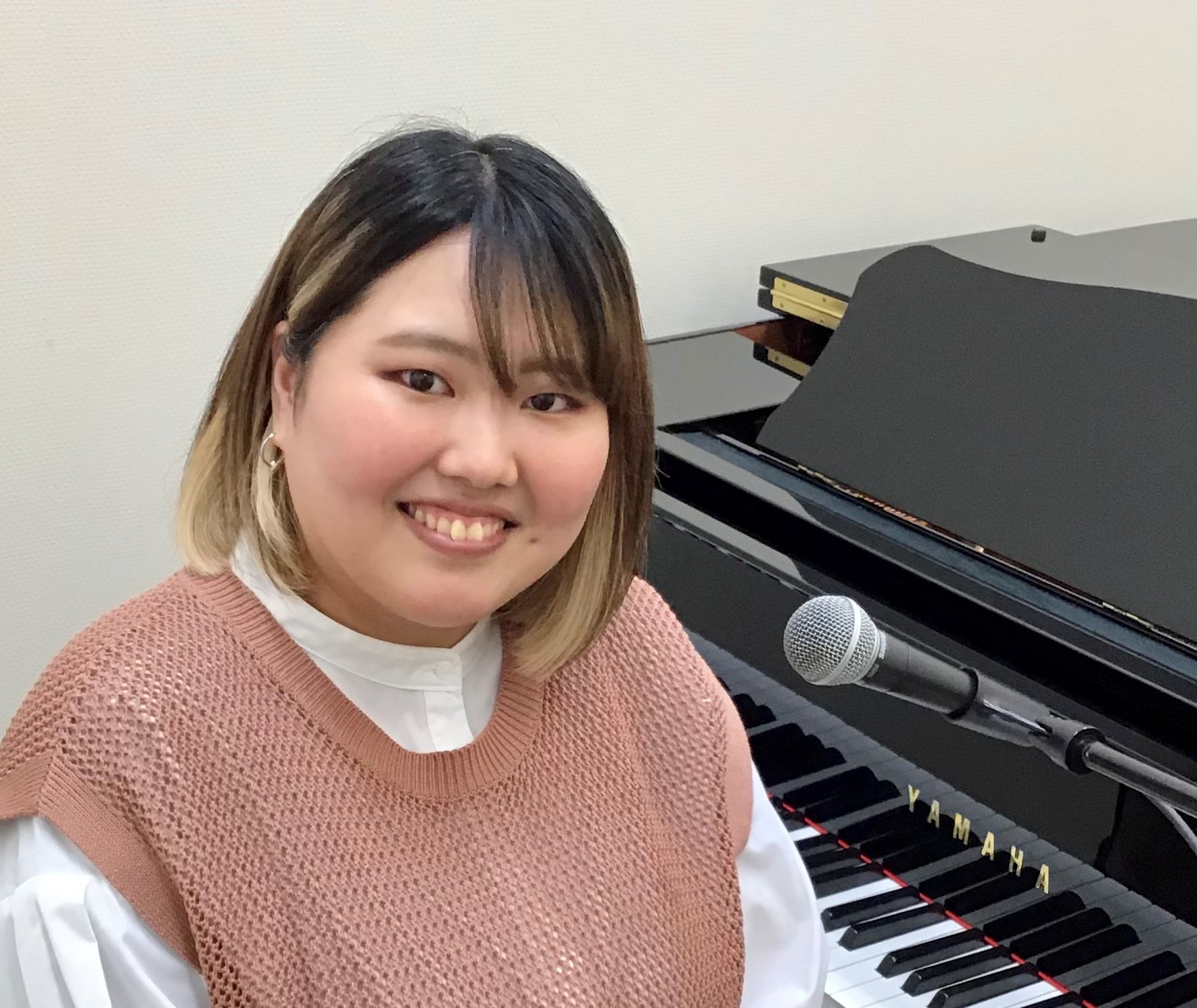 ボーカル科講師松村 菜々子(まつむら ななこ)